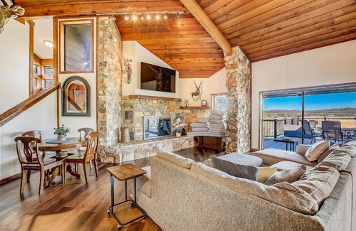 Spicewood House | Experience Oceanfront Bliss at Stone Lodge