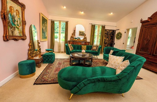 Lovettsville Bed & Breakfast | Stone Manor Boutique Inn: A Garden Oasis for Memorable Events