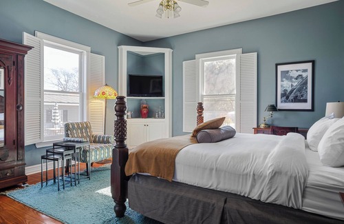 Stone Mountain Historic Village Hotel | Experience Stone Mountain Manor: Rated 9.6, Pool & Spa