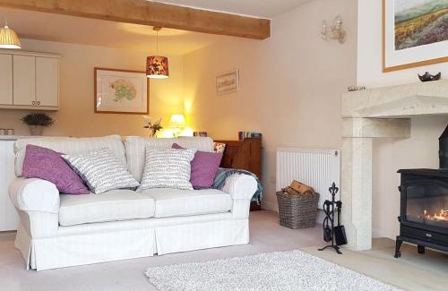Harrop Fold House | Experience Elegance at Stone Mouse Cottage – 5-Star Retreat