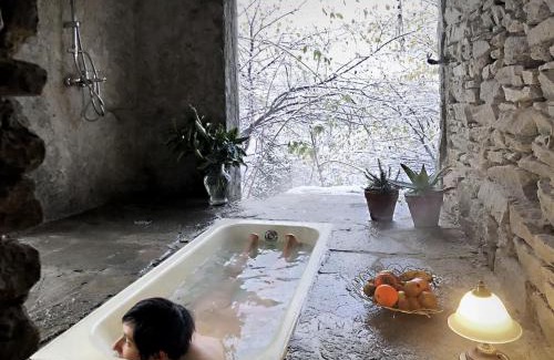 Rora House | Welcoming Stone Oven House: Child and Pet-Friendly Getaway