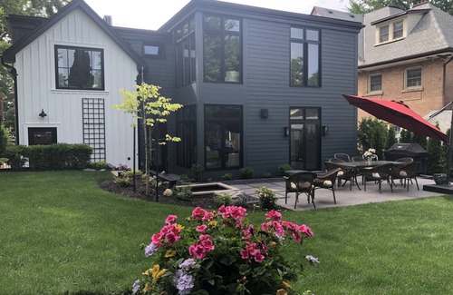 Stratford Apartment | Top-Rated Stone's Throw Stratford - The Loft with Spa & Hot Tub
