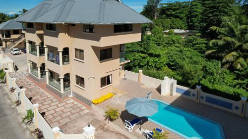 Grand Anse Apartment | Inviting Stone Self Catering Apartment with Ocean View