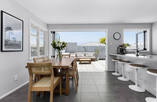 Havelock North House | Convenient Stay Near Havelock North Village for Families
