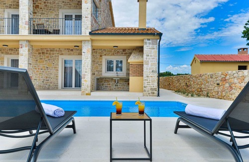 Vinjerac Villa | Ideal Villa Banovi: Heated Pool & Ocean View Awaits You