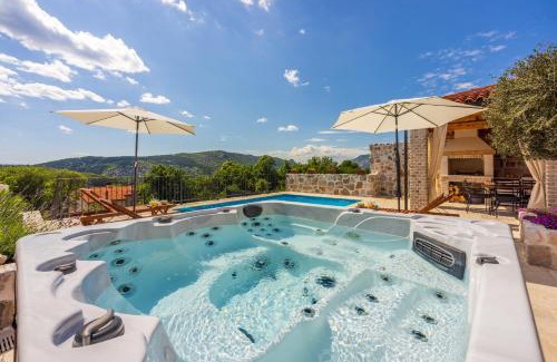 Vinodolska opcina Villa | Elegant Stone Villa Mavrić with Ocean View & Spa