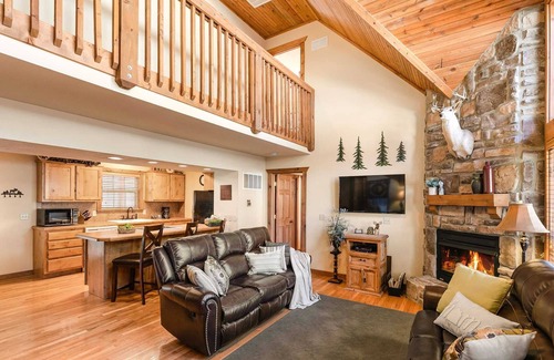 Branson West Cabin | Stonebridge Lodge #56: 4 Bedrooms, Private Grills & Lake Access