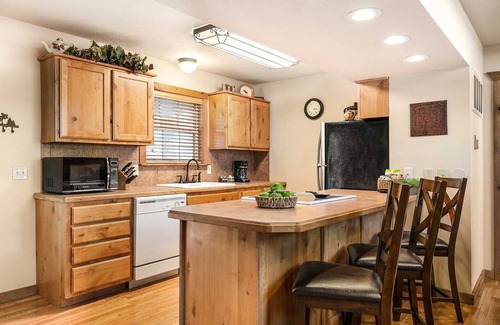 Branson West Cabin | Stonebridge Lodge #56: 4 Bedrooms, Private Grills & Lake Access