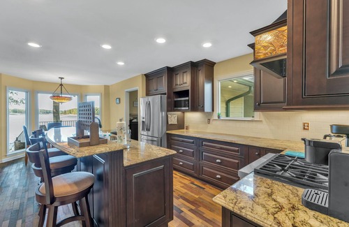 Jasper House | Discover Stonebrook Cove: Lake View & Year-Round Fun