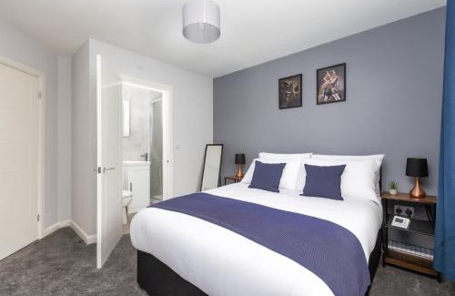 Leeds House | Modern ALT-STAY Leeds: Family-Friendly with Full Kitchen