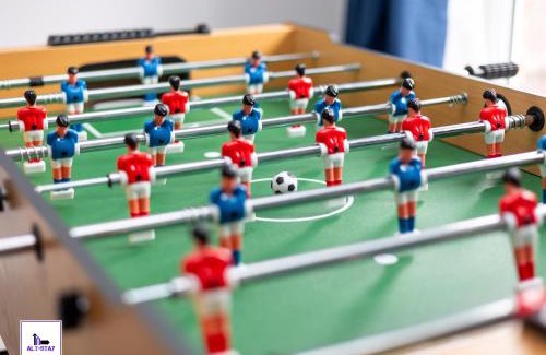 Leeds House | Modern ALT-STAY Leeds: Family-Friendly with Full Kitchen