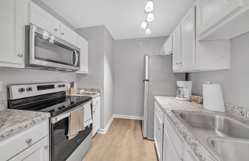 New Albany Apartment | Stonecrest 722, Modern 2Bd Apt I Parking I Gym