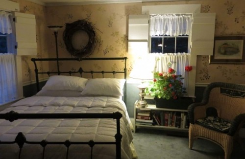 Williamstown Cottage | Tranquil Stonecutter's Cottage with Pool in Williamstown Gulf