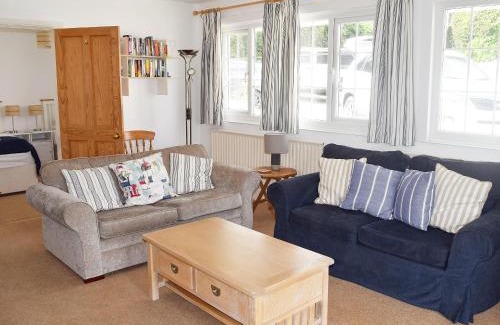 Salcombe House | Pet and Child Friendly Getaway at Stonehanger 1