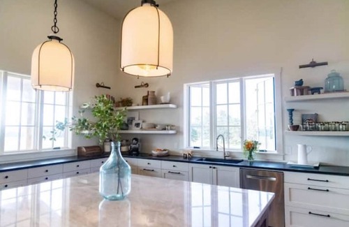 Dripping Springs House | Experience Stonehaus Lodge at Onion Creek: Pet-Friendly Retreat