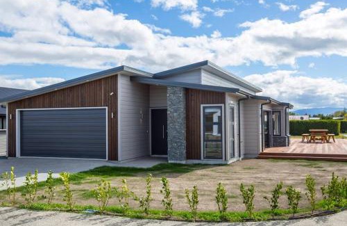Martinborough House | Stonehenge Retreat
