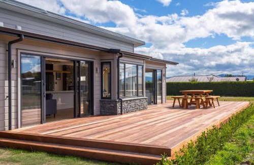 Martinborough House | Stonehenge Retreat