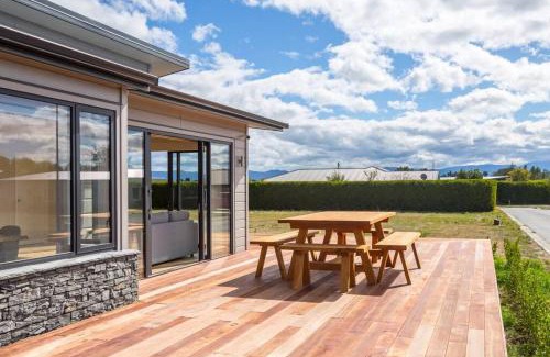 Martinborough House | Stonehenge Retreat