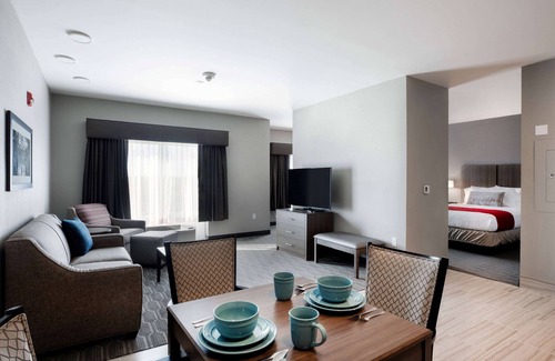 Lawrence Hotel | Discover StoneHill Lawrence: Guest Rated 9.2, Family Friendly