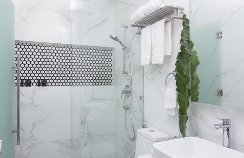 Bacolod Hotel | Stylish Stonehill Suites: Family-Friendly with Spa & Dining
