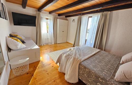 Krmed House | Relax at Stonehouse Ana with Jacuzzi in Rovinj-Krmed