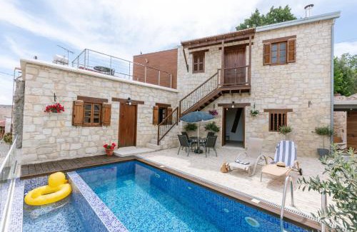 Kallepia Villa | Elegant Stonehouse with Private Pool and Ocean View