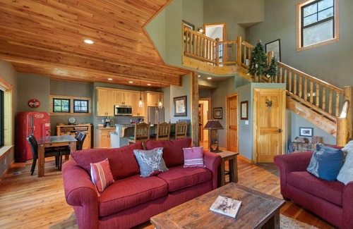 Coeur d'Alene House | Cozy Stoneridge Pines Cabin: Pet-Friendly Family Retreat