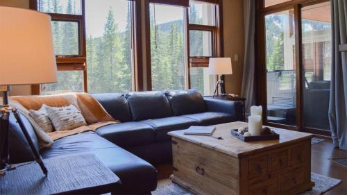 Sun Peaks Apartment | Stones Throw #24: Guest Rated 10/10 with Hot Tub & Fireplace