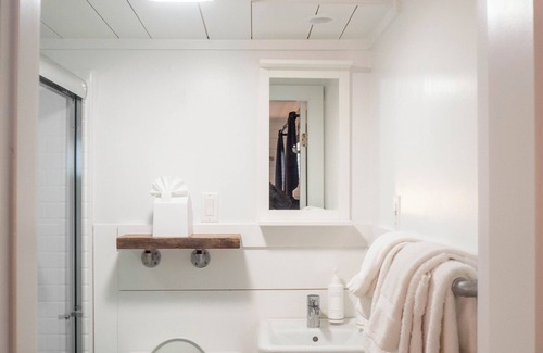 York Beach Hotel | Stones Throw: Guest Rated 9.4 with Family-Friendly Amenities