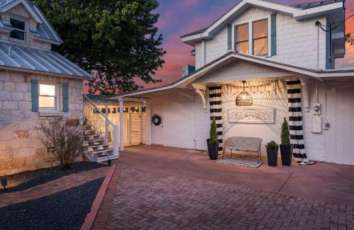 Stonewall House | Cozy Stonewall Bungalow 4 - Ideal for Families of Three