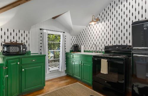 Stonewall House | Cozy Stonewall Bungalow 4 - Ideal for Families of Three
