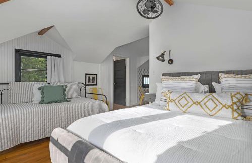 Stonewall House | Cozy Stonewall Bungalow 4 - Ideal for Families of Three