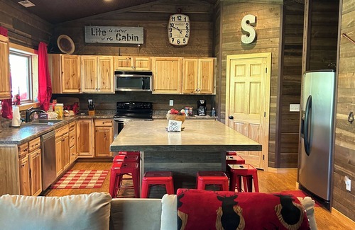 Deadwood House | Unforgettable Stonewall Hideaway with Spa and Family Perks