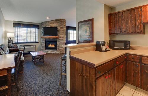 Johnston Hotel | Top-Rated Stoney Creek Hotel Des Moines with Spa & Pool