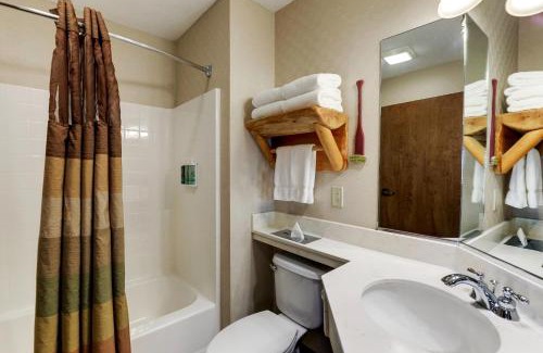 Moline Hotel | Pet-Friendly Stoney Creek Hotel Moline with Pool & Breakfast