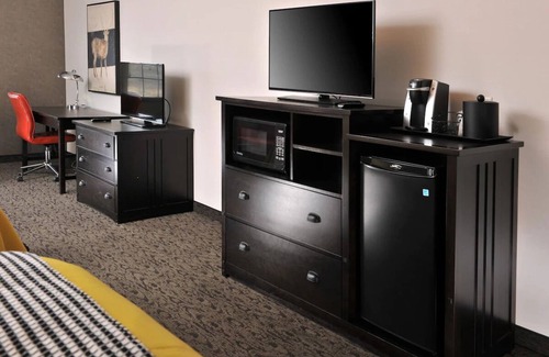 Independence Hotel | Cozy Stoney Creek Kansas City with Kitchen & Sofa Sleeper