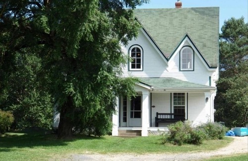 Chester House | Historic Stoneybrook House with Pool & Spa on 1.7 Acres