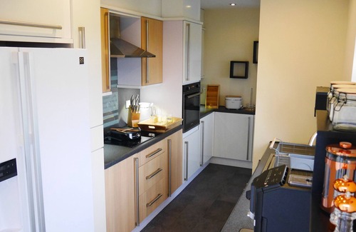 Harlech Cottage | Pet-Friendly Stoneycroft: Character Cottage with Ocean Views