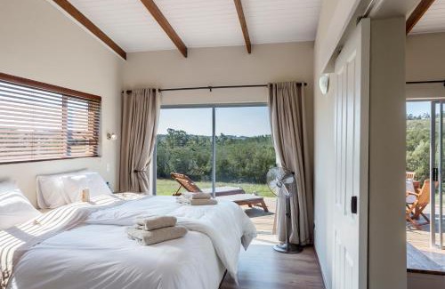 Makana Ski Chalet | Idyllic Stoneyvale Cottages: Oceanfront Retreat with Pool