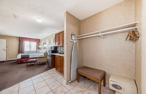 Stony Plain Hotel | Discover Stony Plain Inn and Suites: Family-Friendly Retreat