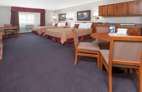Stony Plain Hotel | Explore Stony Plain Inn & Suites: Pet-Friendly Getaway