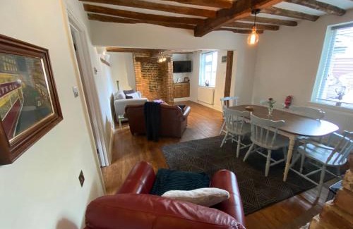 Quorn House | Discover Stoop Cottage - Family and Pet Friendly in Quorn