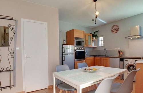 Pierre-Benite Apartment | Stop at M Cozy! Quality Comfort Simplicity!