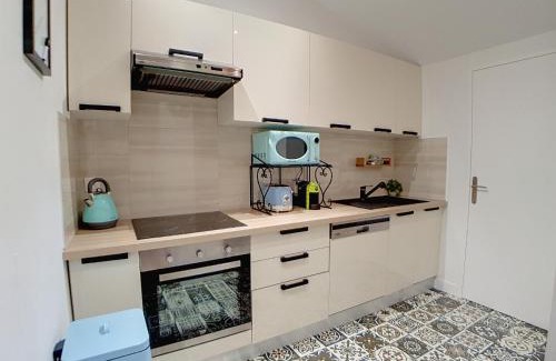 Saint-Fons Apartment | Relax at Stop Chez M: Quality Dining & Family-Friendly Stay