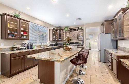 Glendale House | Inviting Retreat with Heated Pool, Spa & Family Activities