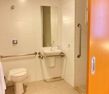 Sao Cristovao Hotel | Budget-Friendly Stop Inn Antonio Carlos with Family Amenities