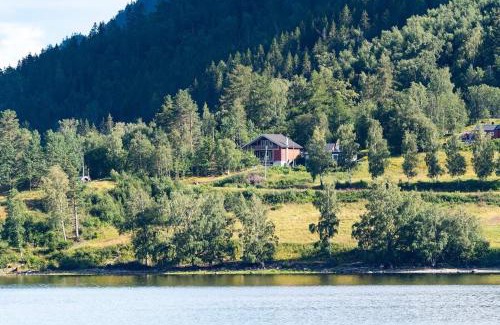 Atra House | Spacious Cabin with Breathtaking Lake View near Rjukan