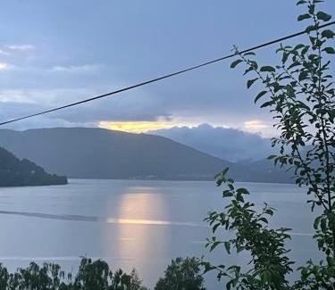 Atra House | Spacious Cabin with Breathtaking Lake View near Rjukan
