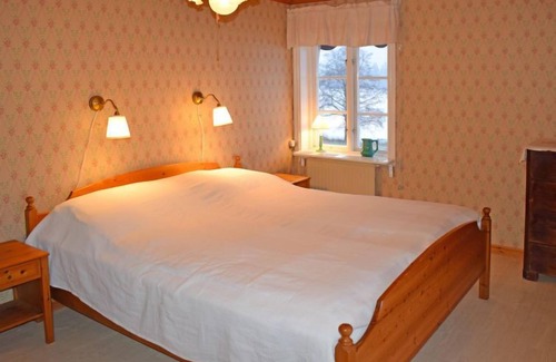 Tived House | Top-Rated Stora Gryten: Lake View & Spa Amenities Await