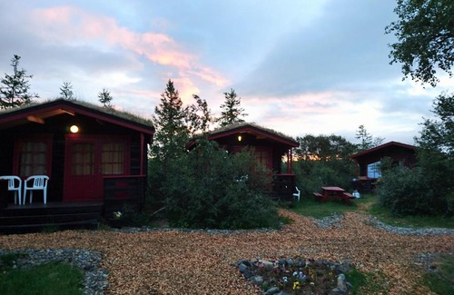 Vallanes Resort | Cozy Stora Sandfell Rooms & Cottages with Kitchen Access